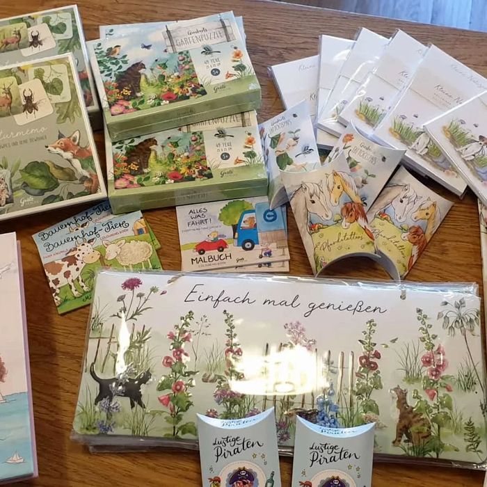 Puzzles und Schilder